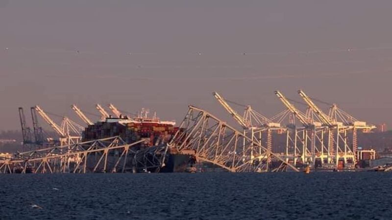 Dos guatemaltecos desaparecidos tras colapso de puente en Maryland