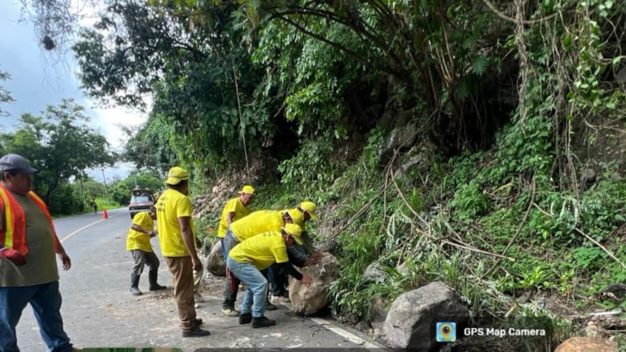 La Conred reporta un total de 342 carreteras afectadas. Foto: Conred.
