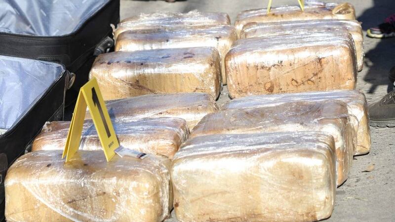 Localizan maletas con paquetes de marihuana en bus extraurbano