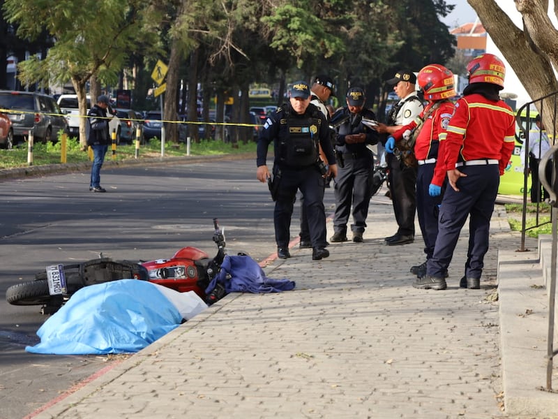 Balacera deja a motorista fallecido y paraliza el tránsito en el bulevar Austriaco