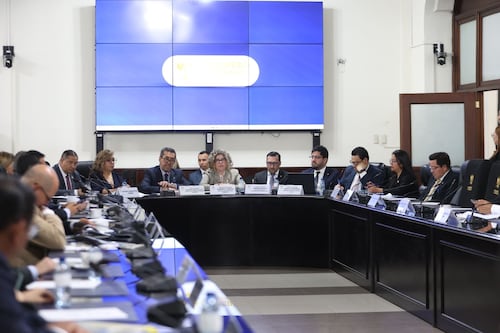 Gobierno propone subsidio de Q1,300 millones para frenar alza de combustibles