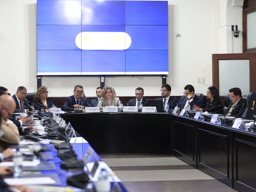 Gobierno propone subsidio de Q1,300 millones para frenar alza de combustibles