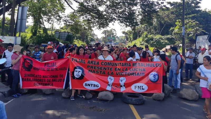 Salubristas mantienen bloqueos a nivel nacional