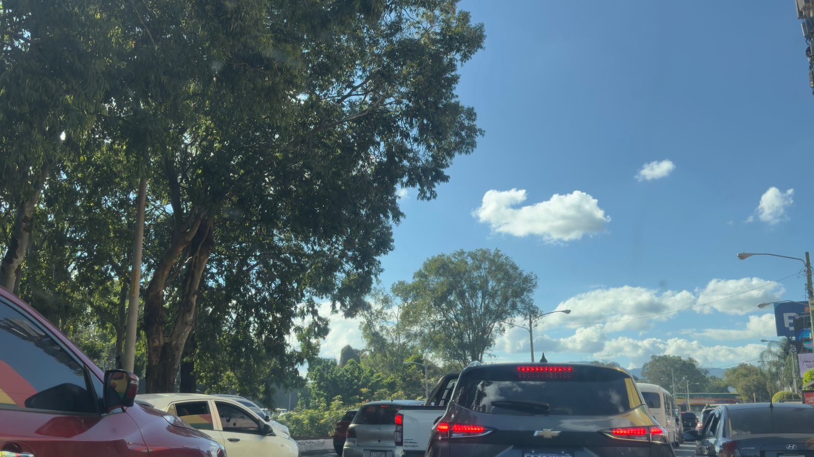 Tránsito complicado por ataque armado en calzada Roosevelt. Foto: Marilin Alvarez/Publinews