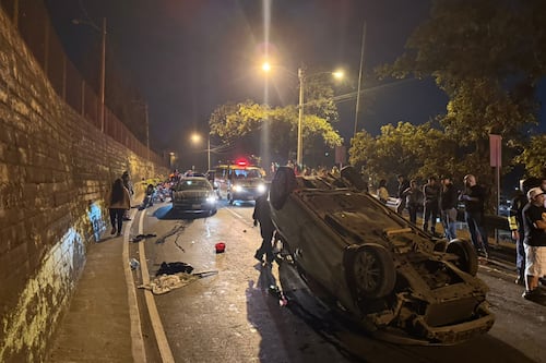 Accidente en zona 16 deja dos personas en estado delicado