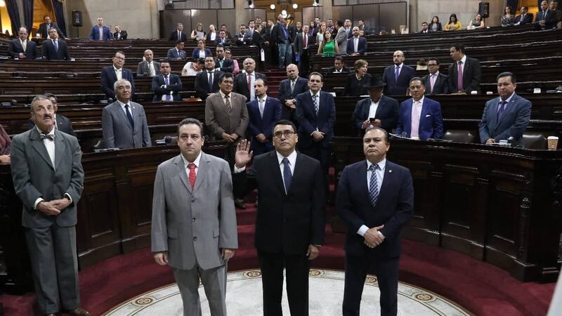 Congreso elige y juramenta al nuevo Contralor General de Cuentas