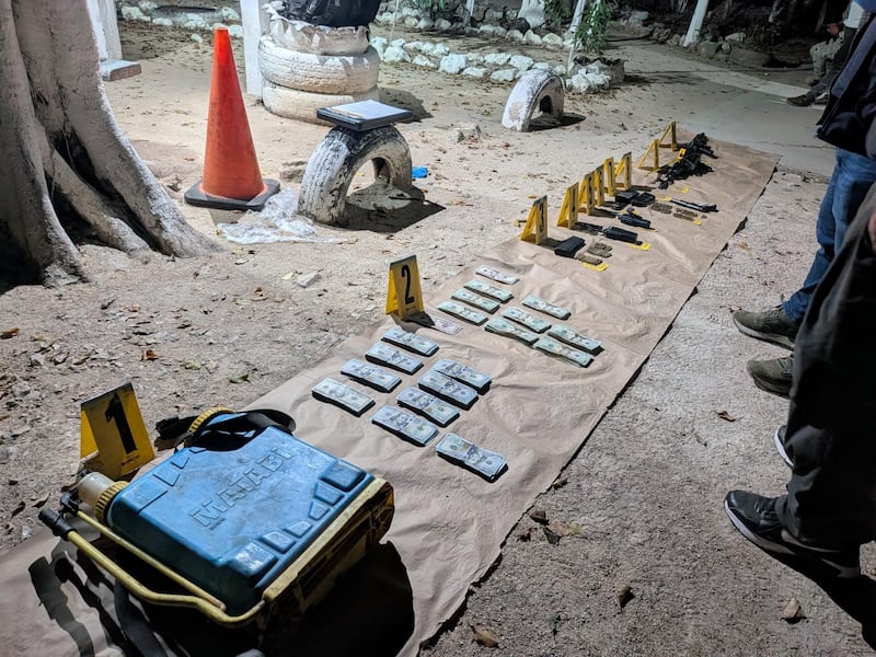 Hombre ocultaba más de 52 mil dólares dentro de bomba para fumigar en Petén