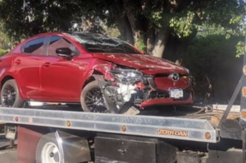 Carro queda destrozado tras accidente en la zona 9