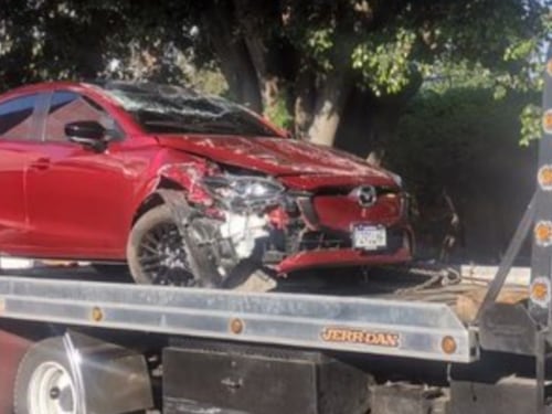 Carro queda destrozado tras accidente en la zona 9