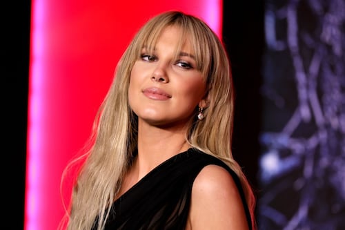 Millie Bobby Brown asegura sentirse segura y cómoda con David Harbour