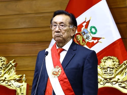 Congreso peruano elige a José María Balcázar Zelada como presidente interino