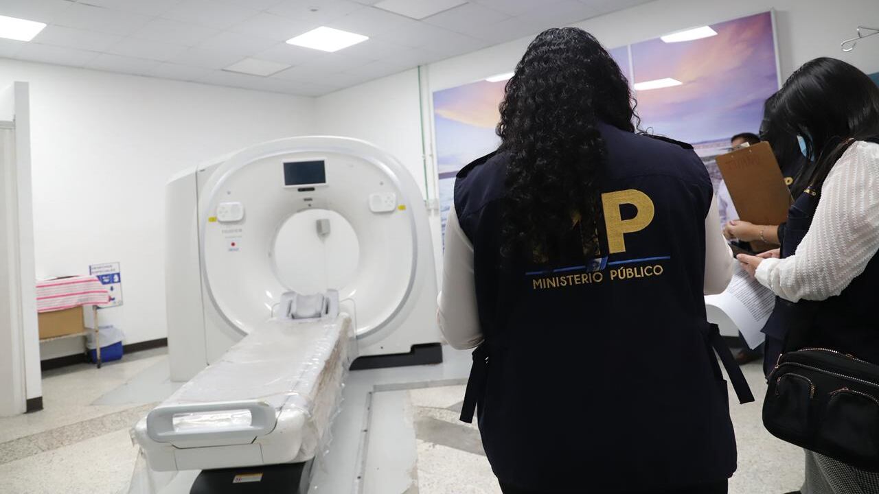 El MP realizó este viernes una diligencia de inspección ocular en el Departamento de Radiología del Hospital General San Juan de Dios. Foto: MP.