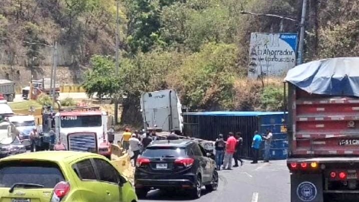 Cinco personas resultaron heridas.
