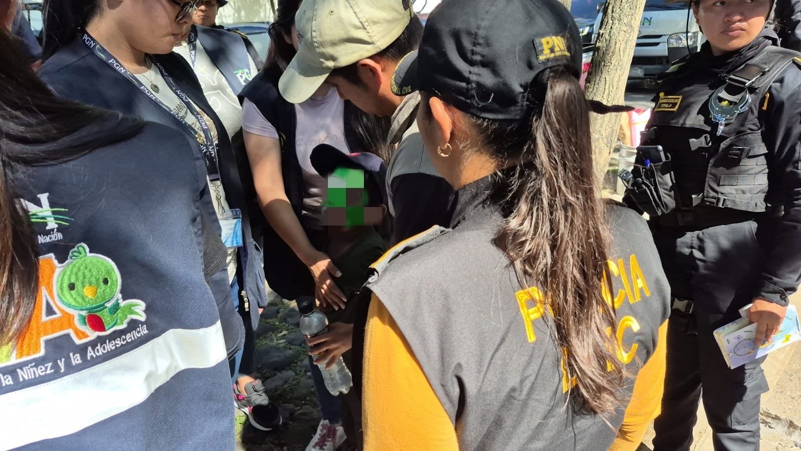 Personal de la PNC, PGN, PDH y la municipalidad de Guatemala, realizaron un operativo en las zona 9 y 10. Foto: PNC