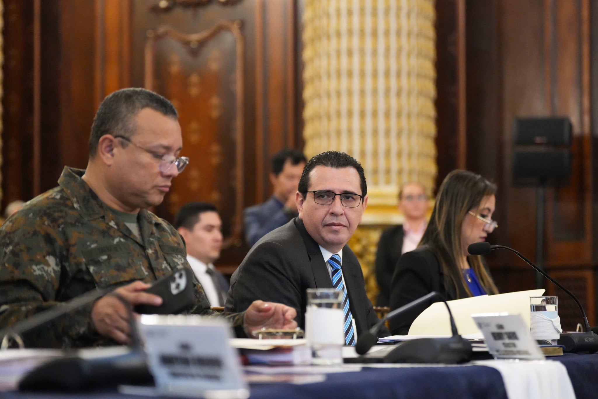 García Luna se estrena en la Conabed con sesión privada y saludo protocolar a la vicepresidenta