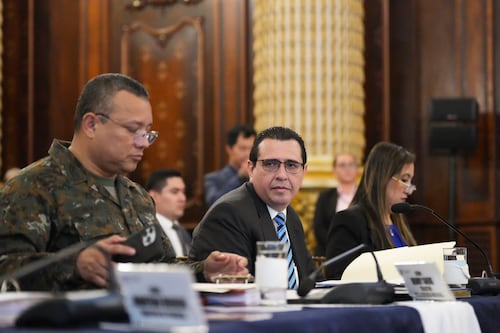 García Luna se estrena en la Conabed con sesión privada y saludo protocolar a la vicepresidenta