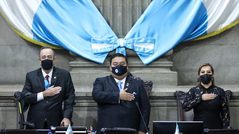 Giammattei: "Fácil es echarle el muerto al Gobierno por alguien que no usa mascarilla"