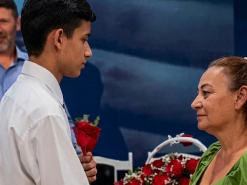 Pastora brasileña de 67 años se casa con joven de 18 años