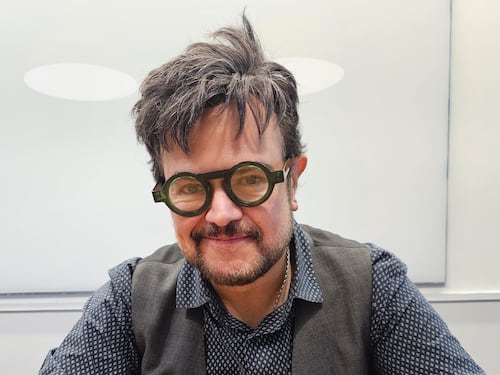 Video. Aleks Syntek protagoniza tenso altercado con una fan