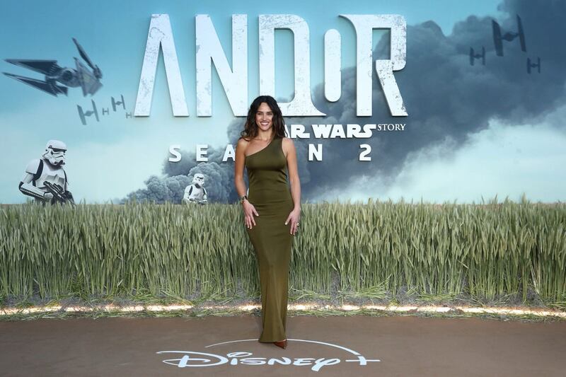 Adria Arjona regresa este 22 de abril en la nueva temporada de Star Wars: Andor y no solo brilla en pantalla: