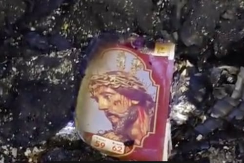 Imágenes de Jesús y la Virgen quedan intactas tras incendio en zona 1