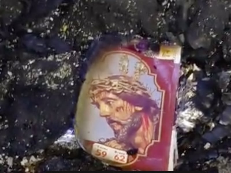 Imágenes de Jesús y la Virgen quedan intactas tras incendio en zona 1