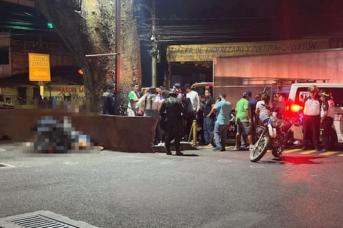 Ataque armado en parqueo de centro comercial de Amatitlán deja tres personas fallecidas