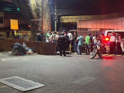 Ataque armado en parqueo de centro comercial de Amatitlán deja tres personas fallecidas