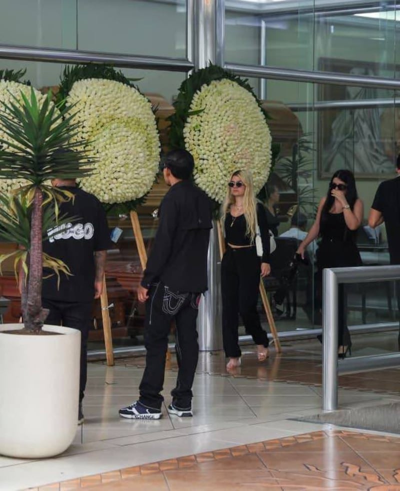 Hija de El Mencho aparece en el funeral del narcotráficante.