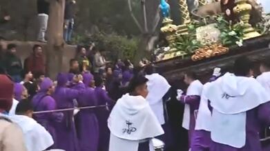 VIDEO. Incidente en cortejo procesional de la Antigua Guatemala