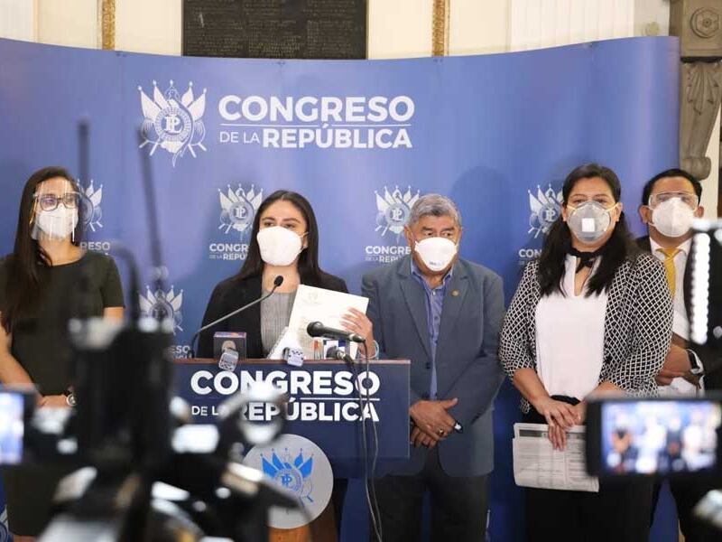 Presentan iniciativa de ley que propone indemnización post mortem a empleados de Salud