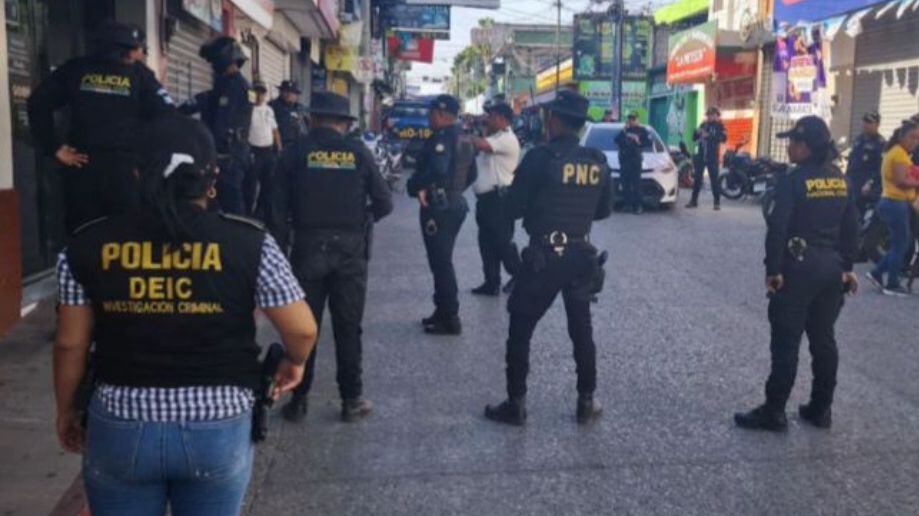 Descartan asalto a mano armada en agencia bancaria.