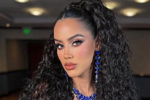 La presentadora María José Sazo rompe en llanto tras la clasificación de Raschel Paz en Miss Universe