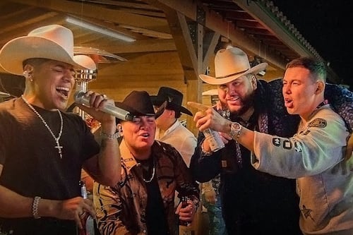 ¡Concierto bajo polémica! Grupo Firme cantó narcocorrido que es prohibido en California