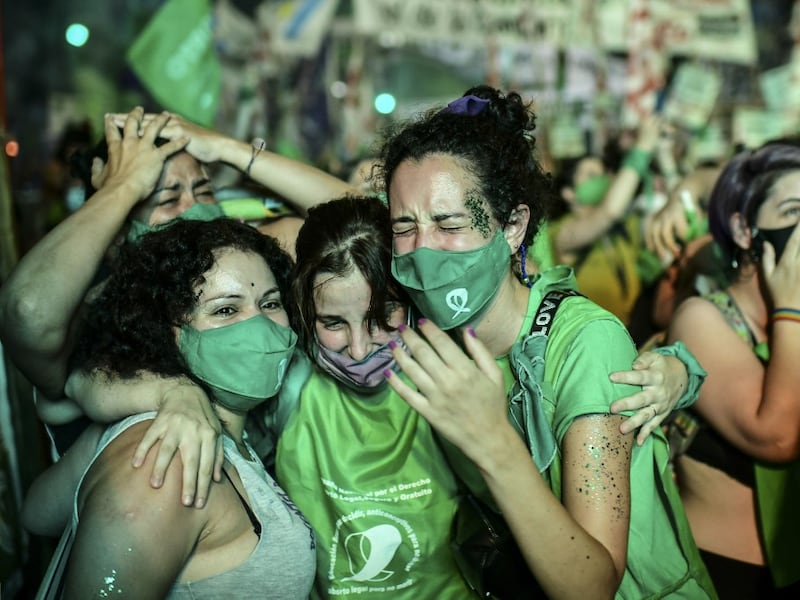¡Histórico! Argentina aprueba la legalización del aborto