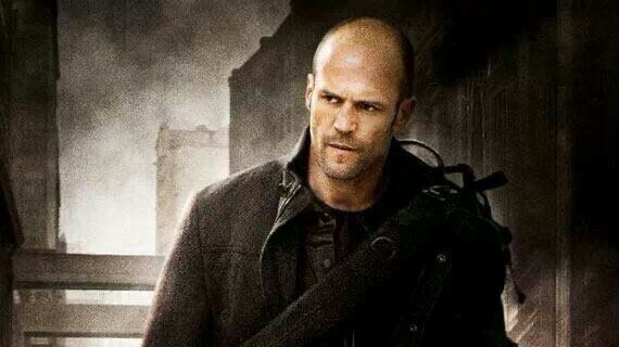 Si amas la acción, este es tu actor. Desde El Transportador hasta Rápidos y Furiosos, Statham domina las peleas, las persecuciones y los tiros con un estilo único.