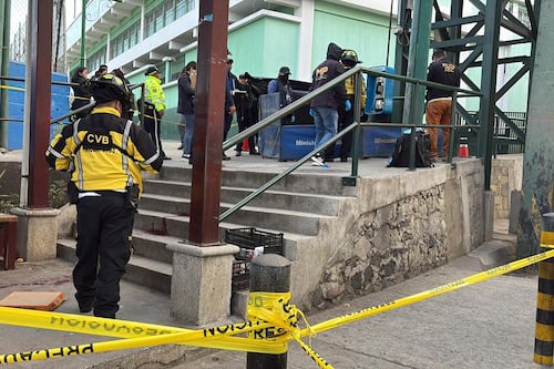Hombre muere durante asalto en parada de bus en ruta Interamericana