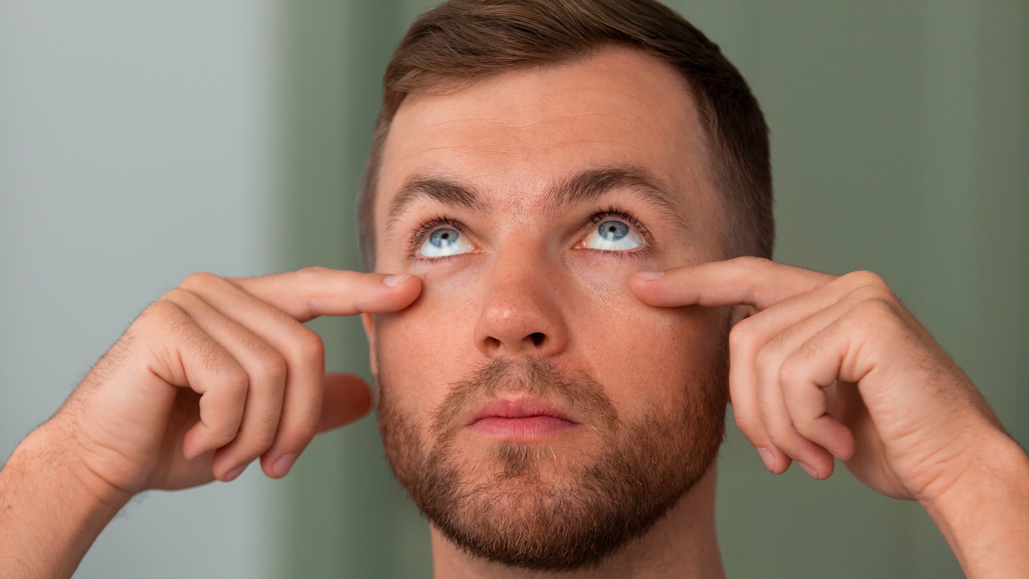 A pesar de su importancia, la salud visual a menudo es descuidada hasta que surgen problemas evidentes. Foto: Freepik.