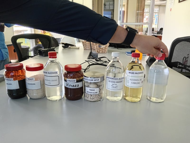 En la destilería Pantaleón producen etanol y alcohol.