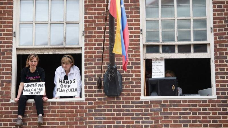 Estados Unidos, dispuesto a desalojar embajada en Venezuela