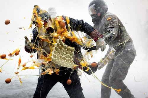 Harina y huevos en el Día de los Inocentes en España