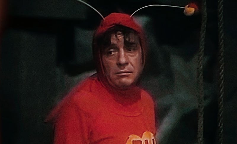 es hora de recordar sus dos grandes joyas: El Chavo del 8 y El Chapulín Colorado.