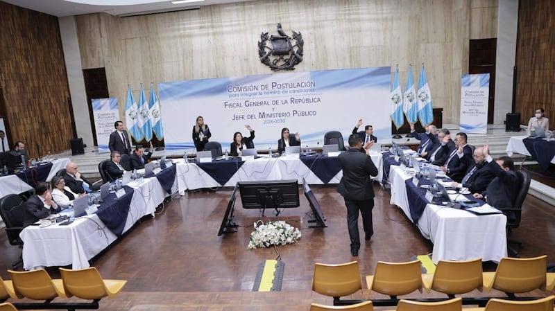 Sesión en la que revisaron los expedientes.