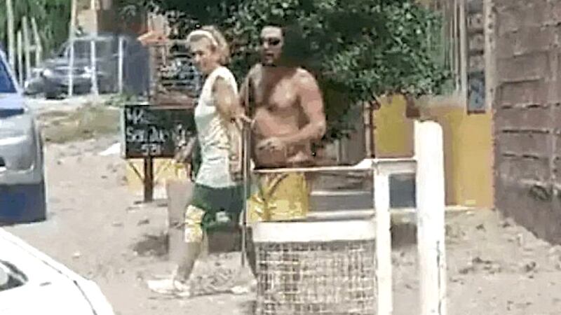 Hombre baleó la casa de su vecina porque su gallo no lo dejaba dormir