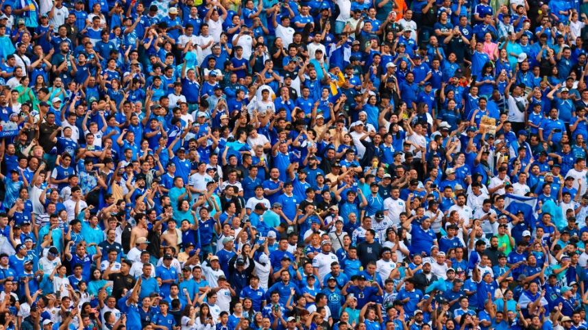 Alrededor de 28,186 personas asistieron para apoyar a la Selección de El Salvador. Foto: La Selecta