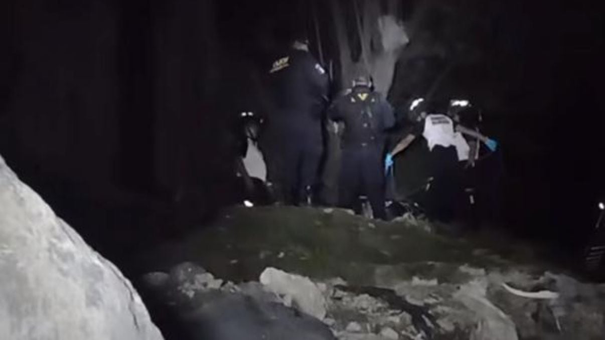 El cuerpo de Bomberos Voluntarios se encuentra en el lugar del hallazgo. Foto: Cortesía