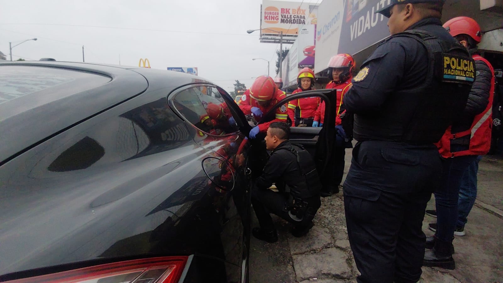 Los tripulantes solo fueron atendidos por crisis nerviosa. Foto: CBM