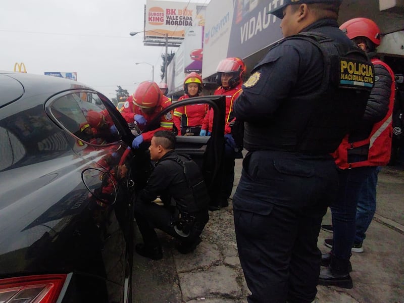 VIDEO. Graban huida de hombres que dispararon contra camioneta de lujo en la Aguilar Batres