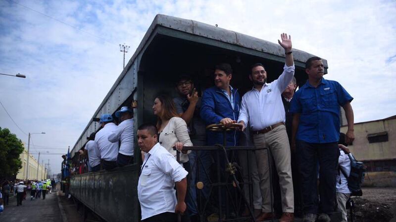 VIDEO. El vagón del tren 917 en donde viajaba el presidente y el alcalde se descarriló