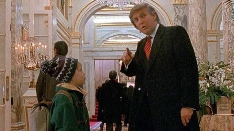 Director de “Mi Pobre Angelito 2” quiere borrar a Trump de la película
Chris Columbus dice que el cameo del expresidente es una maldición en su carrera.